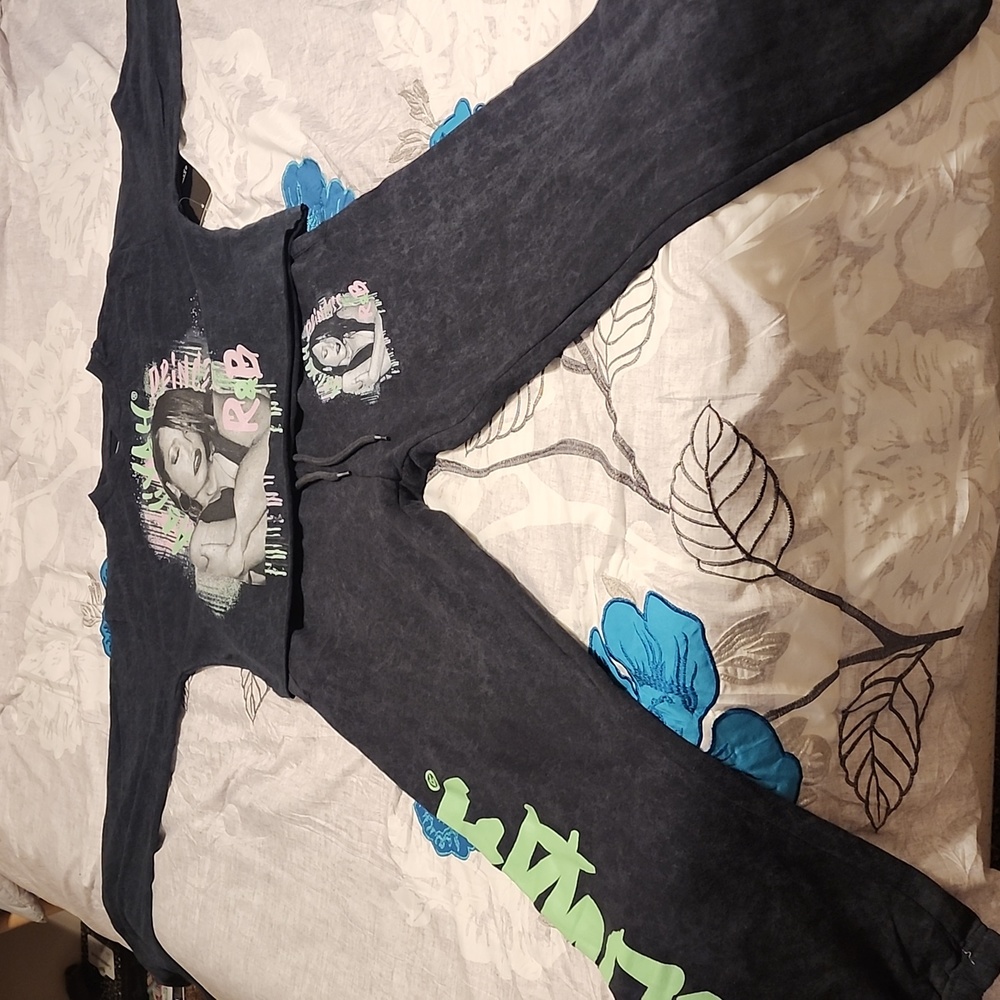 AALIYAH sweat suit